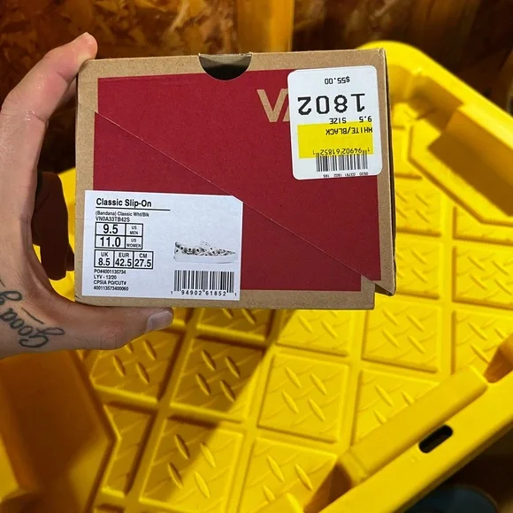 Vans Black and White Classic Slip-On Box - Picture 3 of 6